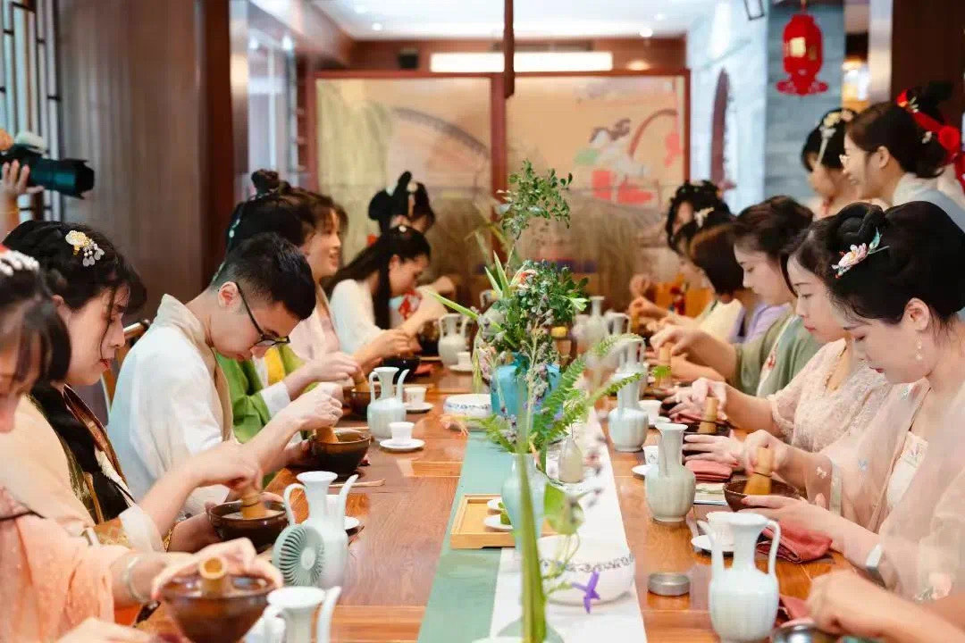 汉服点茶.jpg